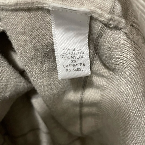 Banana Republic V-Neck Sweater Tan Stripe Silk Blend Mens Large Soft Classic Fit - Picture 4 of 7